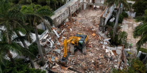 jeffrey-epsteins-palm-beach-estate-demolished