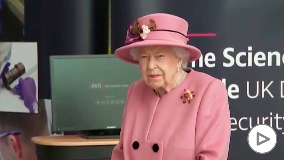 Queen Isabel appeared at her first official act since she was widowed