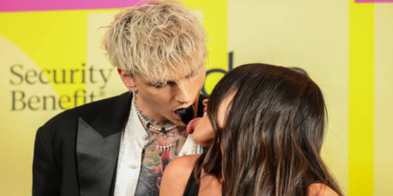 Machine Gun Kelly has painted his tongue black for the Billboard Awards