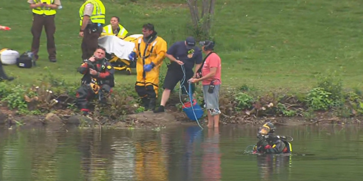 Officer dies while trying to save drowning children