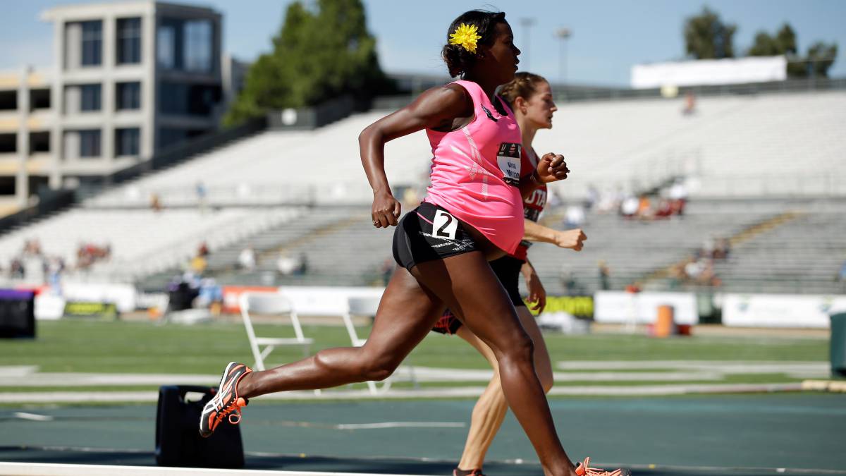 The athlete runs the 800 meters at 34 weeks pregnant