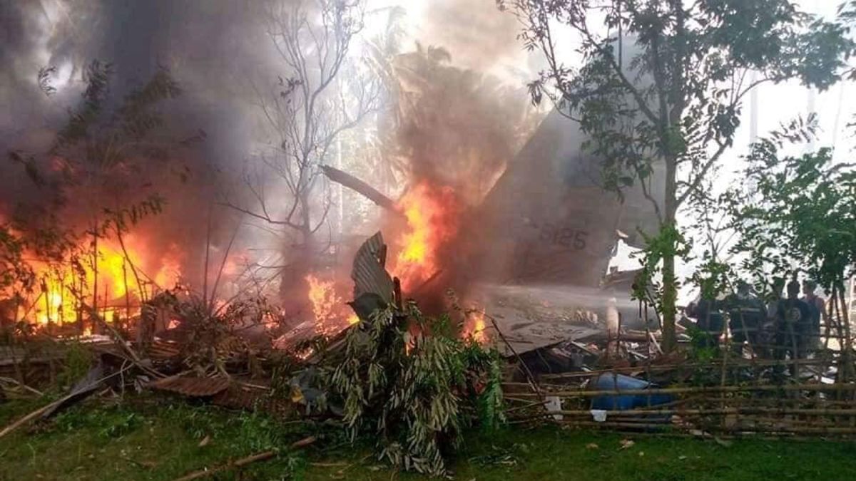 At least 45 killed when Philippine Air Force plane crashes