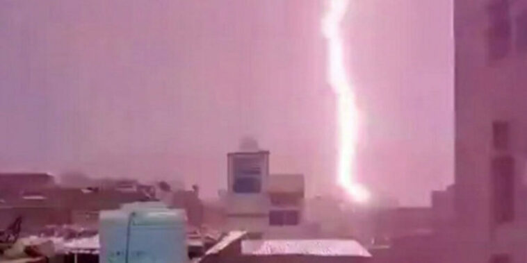 Lightning kills 18 people taking selfies on a tourist tower in Jaipur