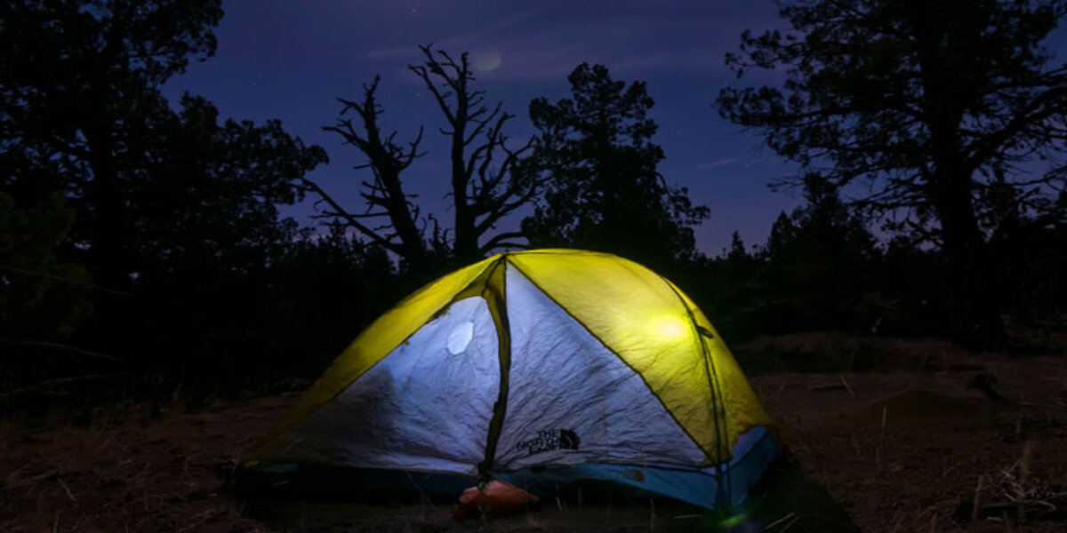 Mom makes her teenage daughter sleep in an outdoor tent for being rude to a homeless man