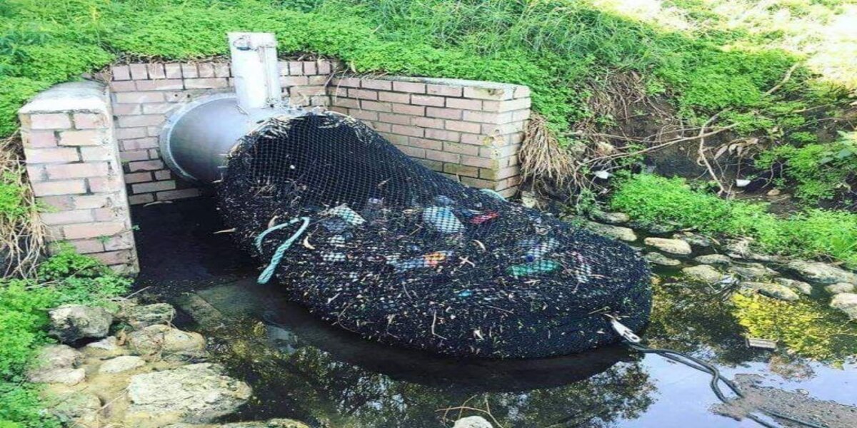 A netted drainage network retains plastics and debris in Australia