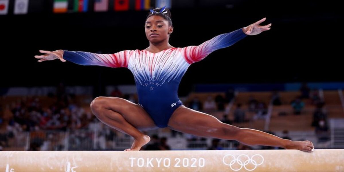 Simone Biles returns with a bronze medal on balance beam