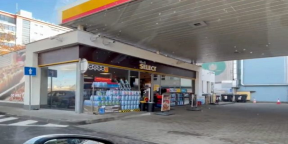 Woman performs sex act on robber during gas station robbery