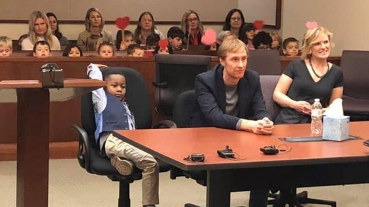 Five-year-old boy invites his entire class to witness his adoption