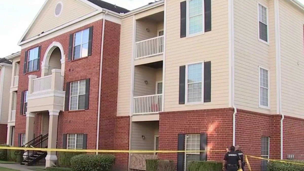 Three abandoned children, human remains found in apartment