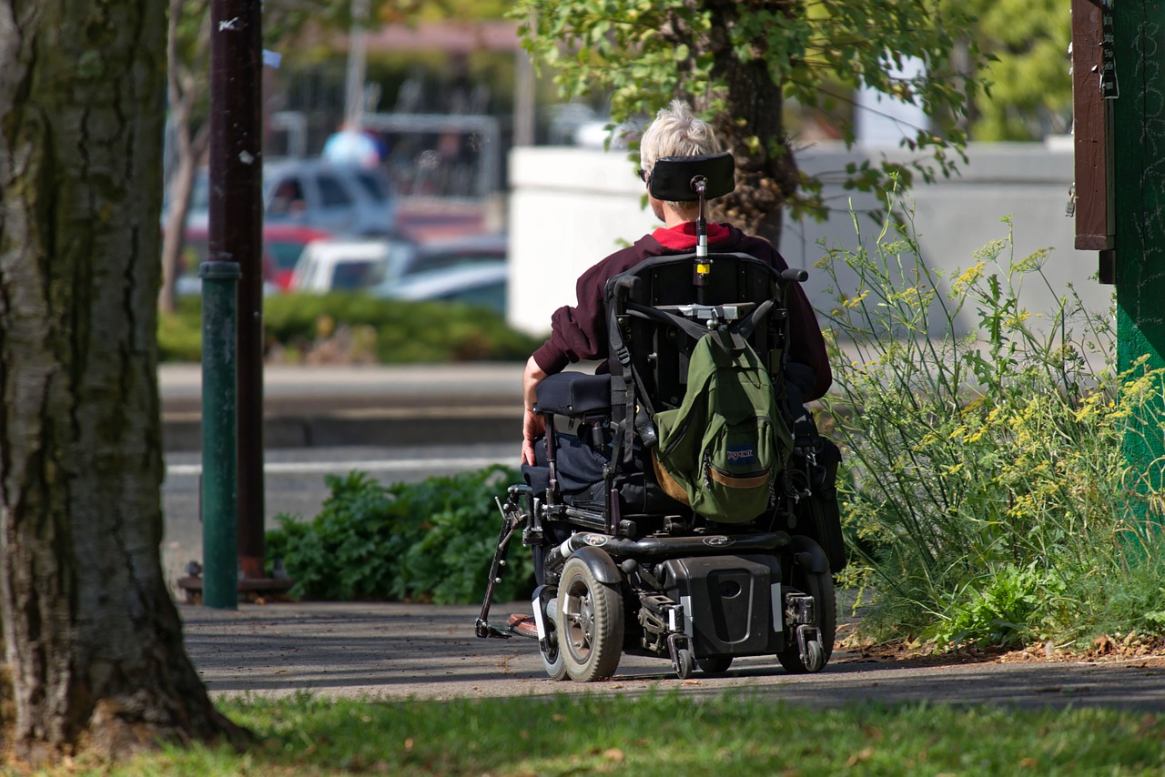 Man in wheelchair is beaten, knocked to the ground and robbed 