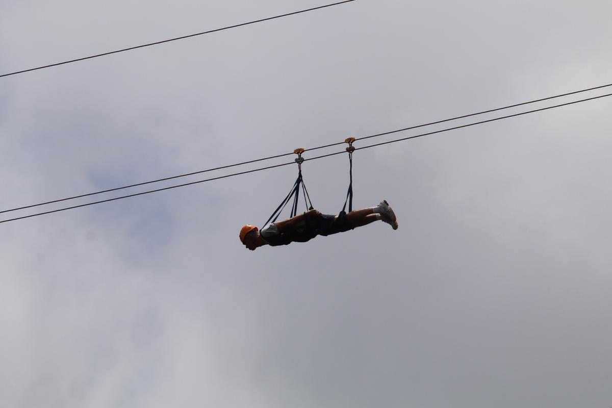 Man falls 100 feet from zip line, dies after sacrificing himself to save woman